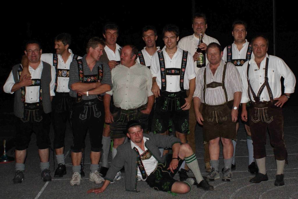 Dirndl &amp; Lederhosenturnier
